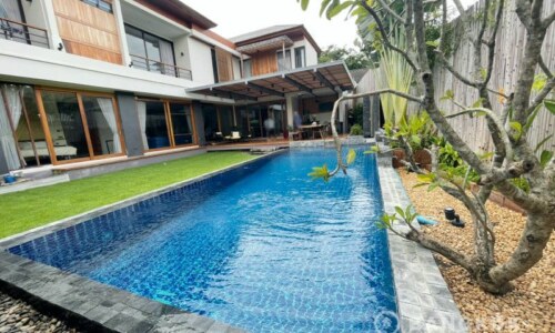SALE ซื้อบ้าน สระว่ายน้ำส่วนตัว พระโขนง Phra Khanong Stunning 5 bed house with private pool (1)