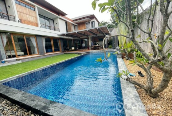 SALE ซื้อบ้าน สระว่ายน้ำส่วนตัว พระโขนง Phra Khanong Stunning 5 bed house with private pool (1)