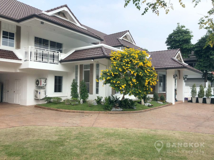 Panya Village Pattanakarn | Renovated 6 Bed House with Private Pool photo