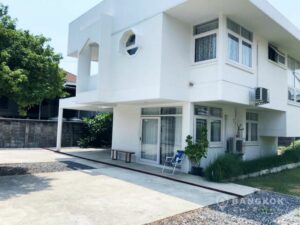 Udomsuk | Spacious Detached 3 Bed 2 Bath House photo