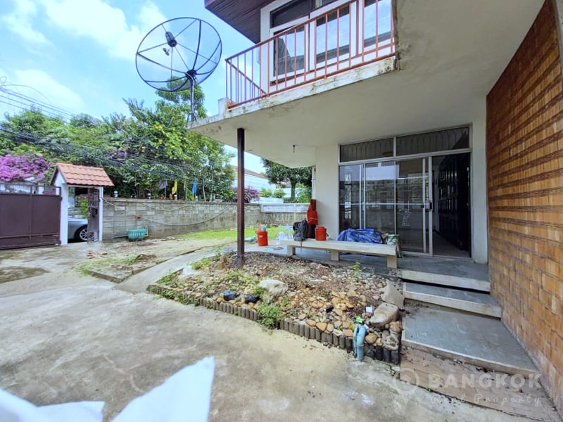 Phra Khanong | Detached House for Commercial Use photo