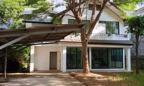 RENT ให้เช่าโฮมออฟฟิศหน้าซีคอนสแควร์ Detached 5 Bed Home Office near Seacon Square