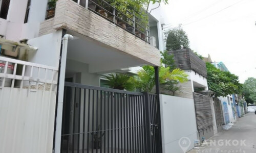 FOR SALE ขายทาวน์เฮาส์เอกมัยพร้อมผู้เช่า Ekkamai Townhouse 3 bed 2 bath investment with tenant