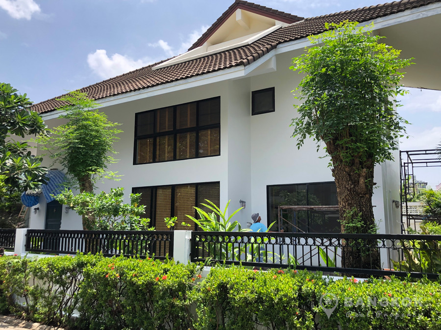 Thonglor | Spacious Detached 4 Bed 4 Bath House photo