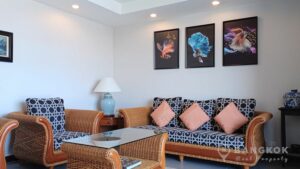 Phra Khanong | Spacious Modern 1 Bed near BTS photo