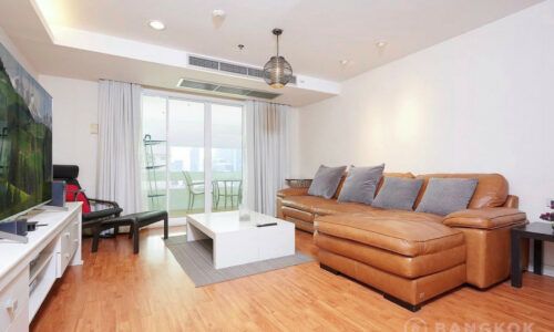RENT คริสตัล การ์เด้น คอนโดมิเนียม Crystal Garden Condo Nana renovated spacious 2 bed 2 bath