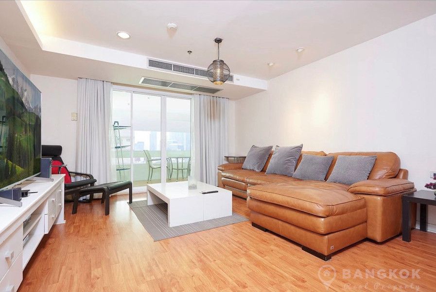 Crystal Garden | Renovated Spacious 2 Bed walk to BTS photo