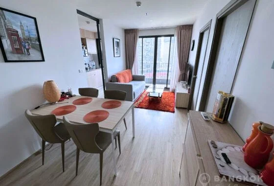 SALE ซื้อคอนโดที่ไอดีโอโอทู IDEO O2 Bangna Elegant Modern 2 bed 1 bath condo near Bangna BTS