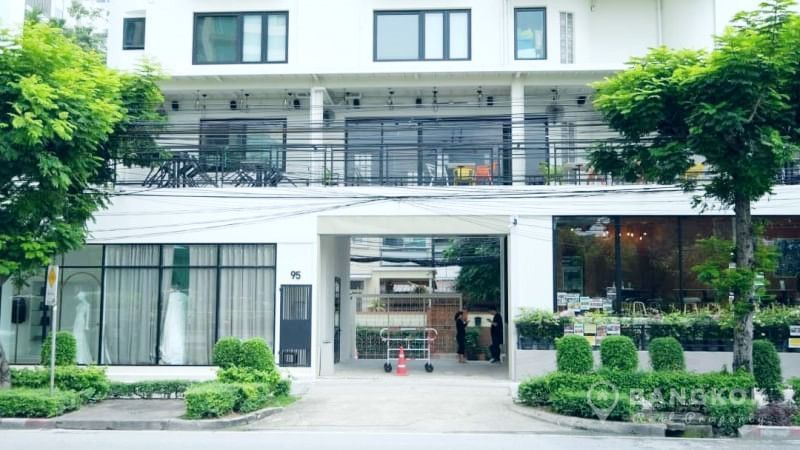 Sathorn | Retail Premises to Rent near Chong Nonsi BTS photo