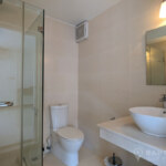 RENT ให้เช่าบ้านเดี่ยว 4 เอกมัย พร้อมสระว่ายน้ำส่วนกลาง Detached 4+1 Bed house in Ekkamai with shared pool