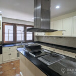 RENT ให้เช่าบ้านเดี่ยว 4 เอกมัย พร้อมสระว่ายน้ำส่วนกลาง Detached 4+1 Bed house in Ekkamai with shared pool