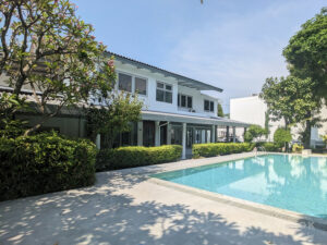 Ekkamai | Spacious Detached 4+1 Bed House with Shared Pool photo