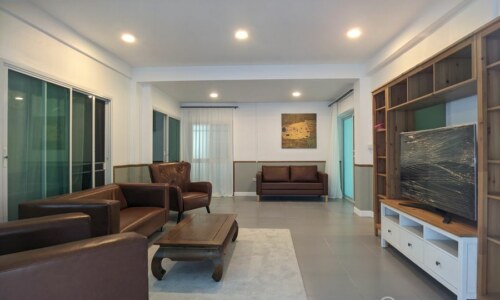 RENT หมู่บ้านสัมมากร รามคําแหง 112 Sammakorn Village New Spacious 3 bed 4 bath apartme