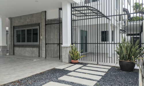 RENT ให้เช่าบ้านเดี่ยว 3+1 ห้องนอน หมู่บ้านสัมมากร renovated Detached 3+1Bed 3 bath House in Sammakorn