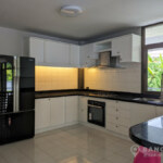 RENT ให้เช่าบ้านเดี่ยวในสุขุมวิทเดินไปbts Renovated Detached house 4 bed in sukhumvit walk to BTS