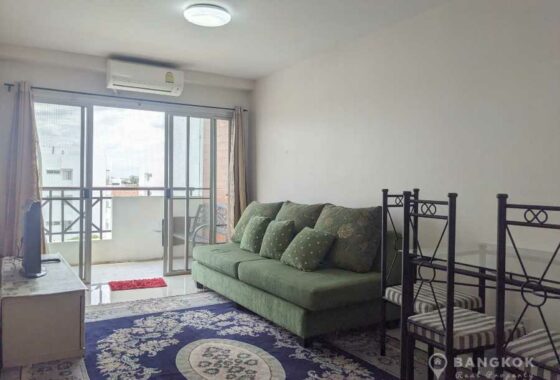 RENT สัมมากร คอนโดมิเนียม Sammakorn Condominium 2 bed 1 bath condo High Floor Pool view