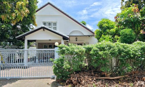 RENT ให้เช่าบ้านเดี่ยว 3 ห้องนอนในรามคำแหง Detached 3 bed 2 bath house with Garden