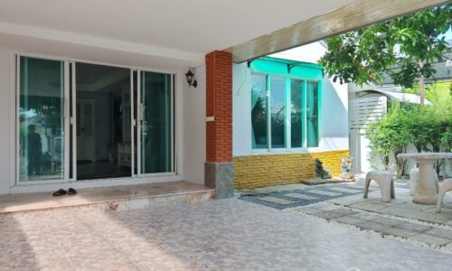 RENT ให้เช่าบ้านเดี่ยว 3 ห้องนอนในรามคำแหง Detached 3 bed 2 bath house with Patio Garden