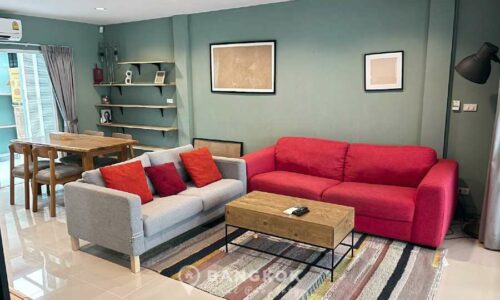 RENT ให้เช่าทาวน์เฮาส์ 3 ห้องนอนในพัฒนาการ Modern 3 bed 4 bath townhouse in Pattanakarn