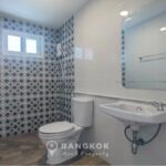 Sammakorn Village | Brand New 2 Bed Apartment with Lakeview