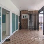RENT หมู่บ้านสัมมากร รามคําแหง 112 Spacious 2 bed 2 bath apartment Sammakorn Village