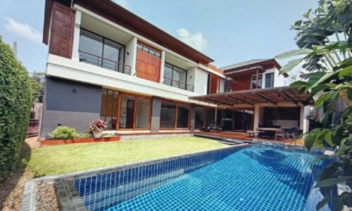 ALE ซื้อบ้าน สระว่ายน้ำส่วนตัว พระโขนง Phra Khanong Stunning 5 bed house with private pool