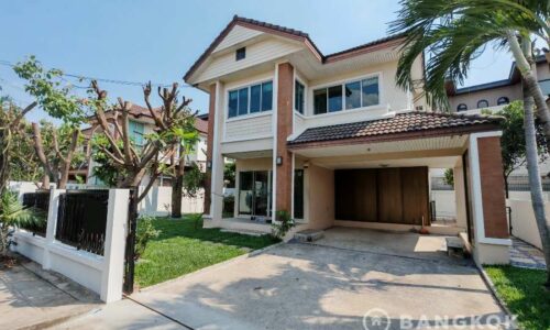 RENT หมู่บ้านสัมมากร Modern Detached house 4 beds 3 bath garden Sammakorn Village Ramkhamhaeng