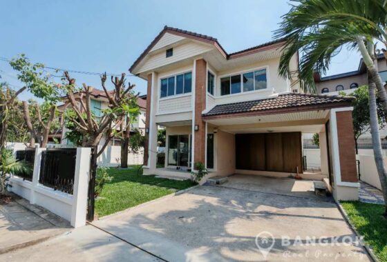 RENT หมู่บ้านสัมมากร Modern Detached house 4 beds 3 bath garden Sammakorn Village Ramkhamhaeng