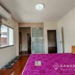 RENT หมู่บ้านสัมมากร Modern Detached house 4 beds 3 bath garden Sammakorn Village Ramkhamhaeng