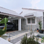 RENT หมู่บ้านสัมมากร Detached Renovated 3 bed 3 bath house with Garden in Sammakorn Village