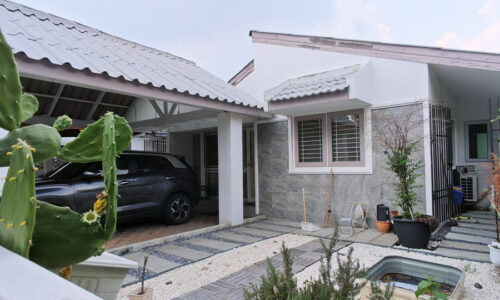 RENT หมู่บ้านสัมมากร Detached Renovated 3 bed 3 bath house with Garden in Sammakorn Village
