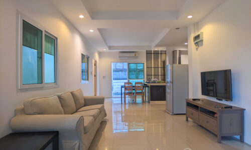 RENT อพาร์ทเมนท์ หมู่บ้านสัมมากร 3 bed 3 bath apartment in Sammakorn Village