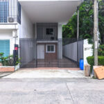 RENT หมู่บ้านสัมมากร Modern 4 bed 1 study house 4 bath house Sammakorn Village Ramkhamhaeng