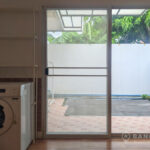 RENT หมู่บ้านสัมมากร Modern 4 bed 1 study house 4 bath house Sammakorn Village Ramkhamhaeng