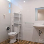 RENT หมู่บ้านสัมมากร Modern 4 bed 1 study house 4 bath house Sammakorn Village Ramkhamhaeng