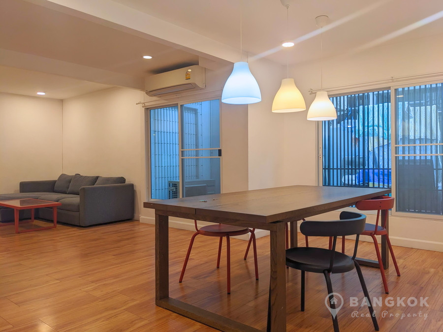 RENT หมู่บ้านสัมมากร Modern 4 bed 1 study house 4 bath house Sammakorn Village Ramkhamhaeng