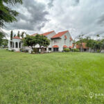 RENT Phattanakarn Detached House 4 bed 4 bath large garden 2 rai near Hua Mak MRT