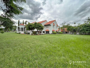 Phattanakarn | Detached 4 Bed House with Garden near MRT photo
