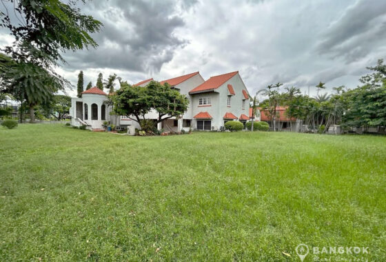 RENT Phattanakarn Detached House 4 bed 4 bath large garden 2 rai near Hua Mak MRT