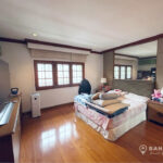 RENT Phattanakarn Detached House 4 bed 4 bath large garden 2 rai near Hua Mak MRT