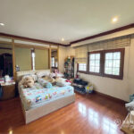 RENT Phattanakarn Detached House 4 bed 4 bath large garden 2 rai near Hua Mak MRT