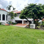 RENT Phattanakarn Detached House 4 bed 4 bath large garden 2 rai near Hua Mak MRT