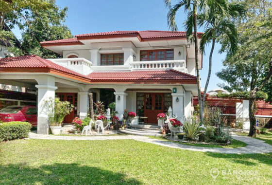 SALE ขายบ้านเดี่ยว หมู่บ้านลดาวัลย์ ศรีนครินทร์ Laddawan Srinakarin Detached 3 bed house