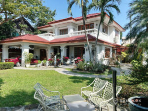 Laddawan Srinakarin | Detached 3 Bed House with Large Garden near MRT photo