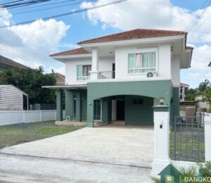 Nong Chok | Spacious Detached 3 Bed House near BIST photo