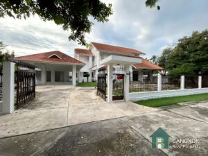 Phra Khanong | Spacious Detached House 4+1 Bed near St Andrews photo