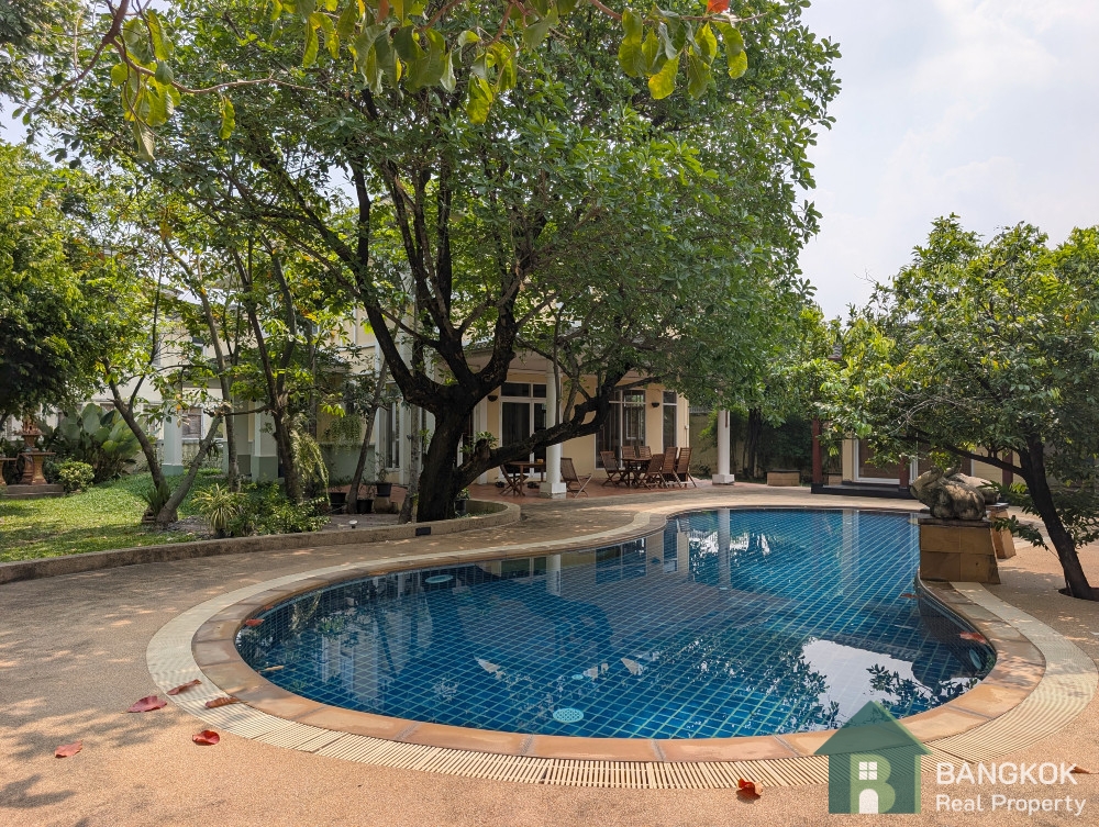 SALE บ้าน ลาดพร้าว Baan Ladprao Village Detached house Compound 3 buildings 4 bed 4 bath private swimming pool