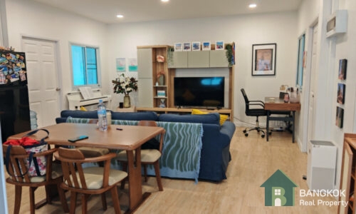 RENT หมู่บ้านสัมมากร รามคำแหง Sammakorn Village 2+1 bed 2 bath apartment with Lake View