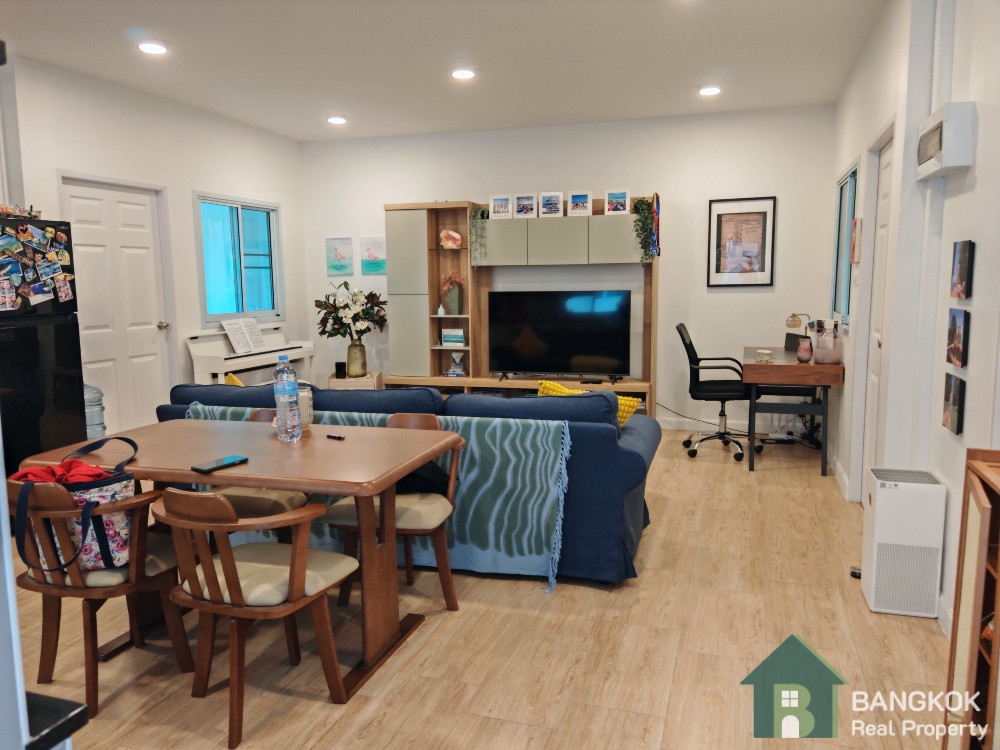 RENT หมู่บ้านสัมมากร รามคำแหง Sammakorn Village 2+1 bed 2 bath apartment with Lake View