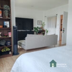 RENT หมู่บ้านสัมมากร รามคำแหง Sammakorn Village 2+1 bed 2 bath apartment with Lake View